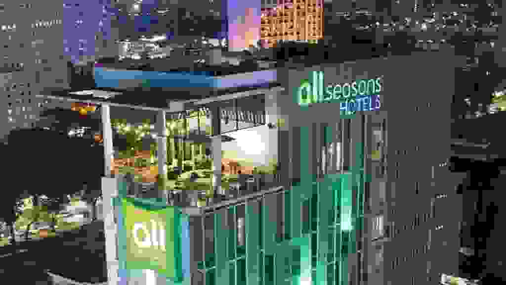 SKYLOFT at All Seasons Hotel Rooftop